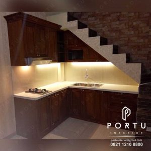 kitchen set bawah tangga design klasik bahan anti rayap by Portu Interior