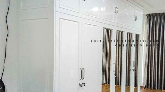 lemari pakaian pintu swing semi klasik duco putih by Portu