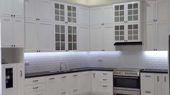 Design Kitchen Set Semi Klasik Putih Kampung Parung Cikasungka Solear Tangerang Banten ID4991P