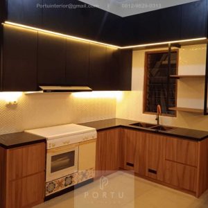 Contoh Kitchen Set Minimalis Motif Kayu & Black Condet Kramat Jati Jakarta ID5125PT