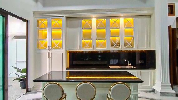 Contoh Design Kitchen Set Klasik Ivory Glossy Islamic Village Karawaci Kelapa Dua Tangerang ID5166